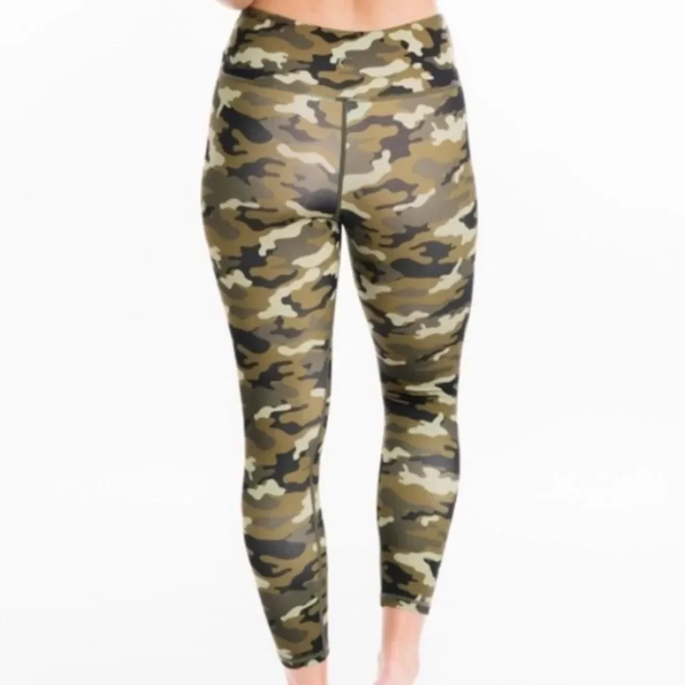 ZYIA Light Green Camo Reflective Soft & Snug Mid-Rise 7/8 Legging Size 6-8 - Picture 4 of 16